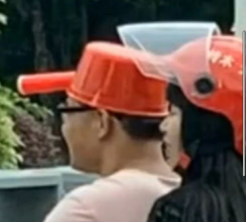 頭盔手板模型之拿水瓢當頭盔？快來感受一下警察叔叔的死亡凝視